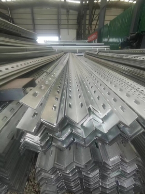 Q195-Q420 সিরিজ 25*25*4mm-200*200*10mm গরম ডুব সমান্তরাল কোণ স্টীল গর্ত সঙ্গে