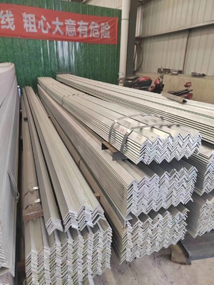 গরম ডুবিয়ে গ্যালভানাইজড স্টিল এমএস কোণ Q235 A36 SS400 S235JR স্টিল কোণ বার সহনশীলতা ± 1%