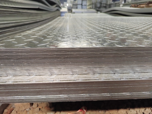 1250/1000 মিমি জিংক স্তর 40g/m2 ISO9001 সার্টিফিকেট সহ গ্যালভানাইজড প্যাটার্ন স্টিল প্লেট