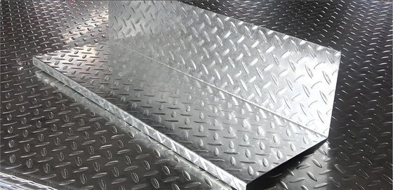 1250/1000 মিমি জিংক স্তর 40g/m2 ISO9001 সার্টিফিকেট সহ গ্যালভানাইজড প্যাটার্ন স্টিল প্লেট